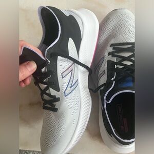 Brand new New Balance tennis shoes - size 10